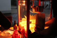 ...Und Popcorn aus der Popcornmaschine.